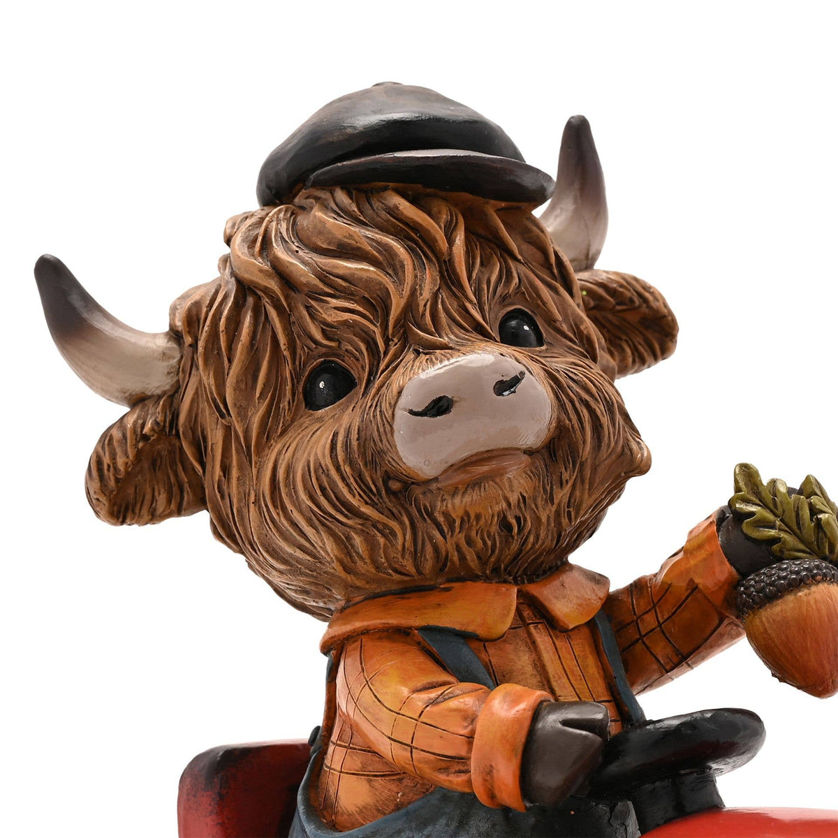 Vache Highland de Country Living sur un tracteur